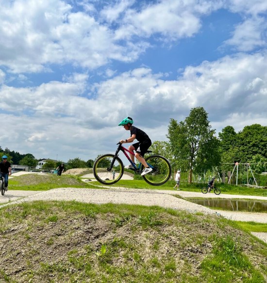 Radsportler im Bikepark Burghausen, &copy; Stadt Burghausen
