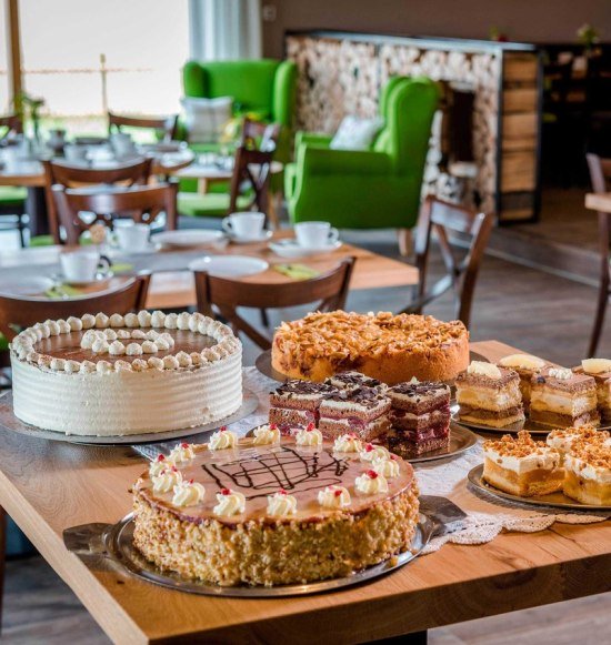 Eine Auswahl an Kuchen des Hofcafés Untergünzl bei Unterneukirchen, © Hofcafe Untergünzl