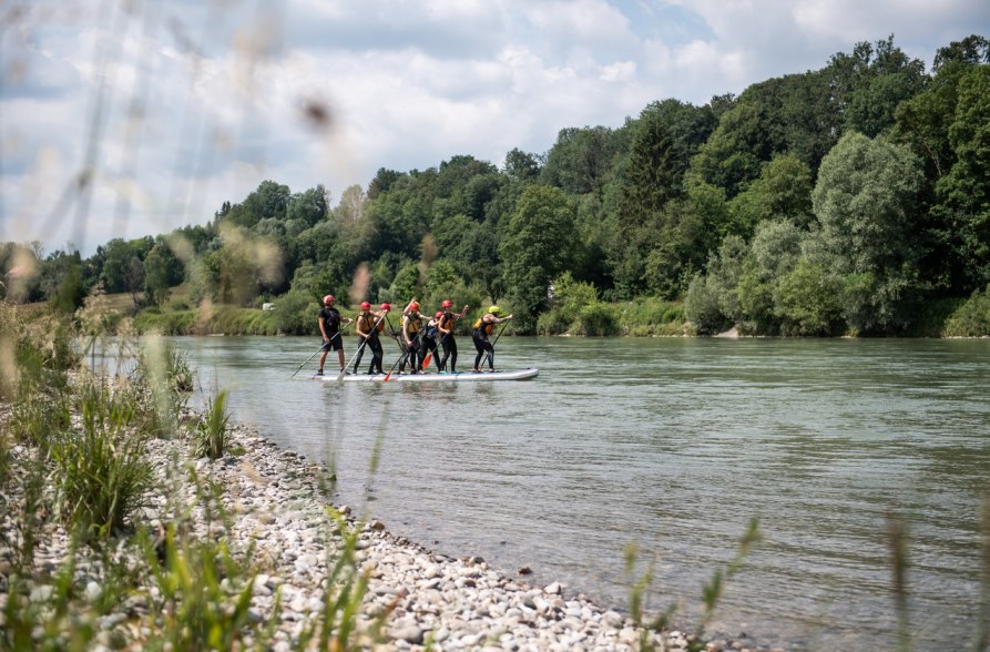 Gruppentour auf dem Riesen-SUP, © Inn-Salzach Tourismus