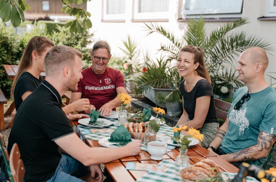 Pilgerfr&uuml;hst&uuml;ck bei Leidmann auf der Bierwallfahrt, &copy; Inn-Salzach Tourismus