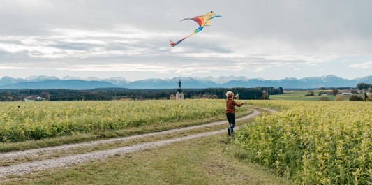 Rainbichl Tyrlaching Drachen steigen lassen, © Inn-Salzach Tourismus