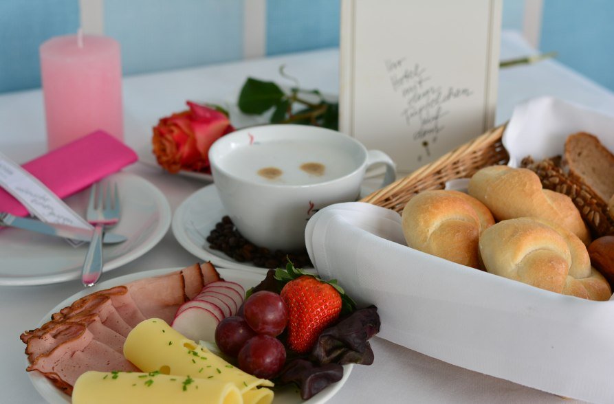 Fr&uuml;hst&uuml;cksangebot im Hotel Lindacher Hof Burghausen, &copy; Lindacher Hof