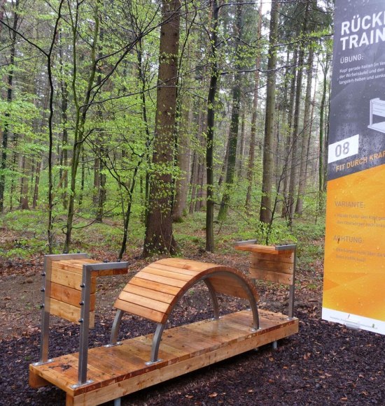 Gelegen in einem Mischwald, befindet sich der Trimm-dich-Pfad in Burghausen. Ein Erlebnis für Groß und Klein.