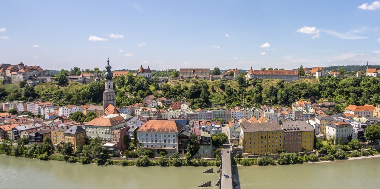 Burghausen von Ach aus, Panorama, Burg Burghausen, © Tourismusverband Inn-Salzach