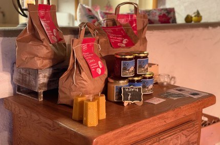 Honig, Kartoffeln, Kerzen, © Singerhof