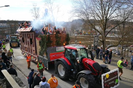 Faschingswagen des Burschenstammtischs Mehring, &copy; Inn-Salzach Tourismus