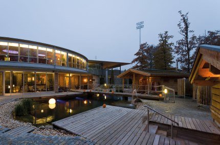 Hallenbad Burghausen außen, © Bäder Burghausen