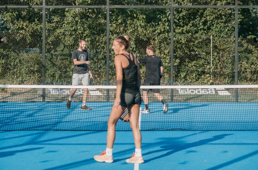 Spaß beim Spiel Padel-Tennis, © Inn-Salzach Tourismus
