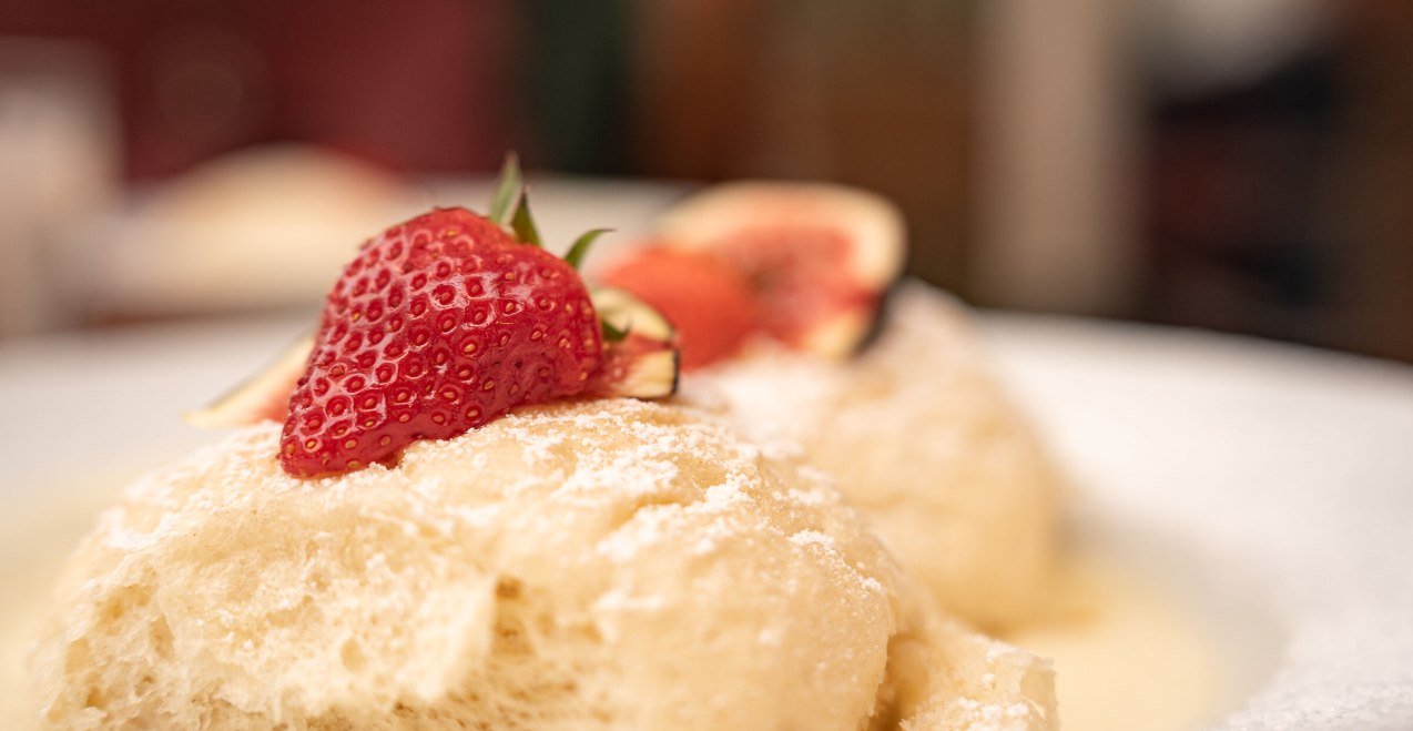 Dampfnudeln mit Erdbeeren, © Inn-Salzach Tourismus