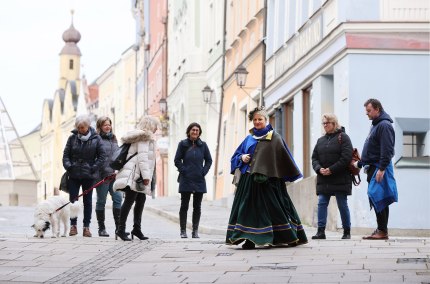 Historische F&uuml;hrung in der Altstadt, &copy; Burghauser Touristik