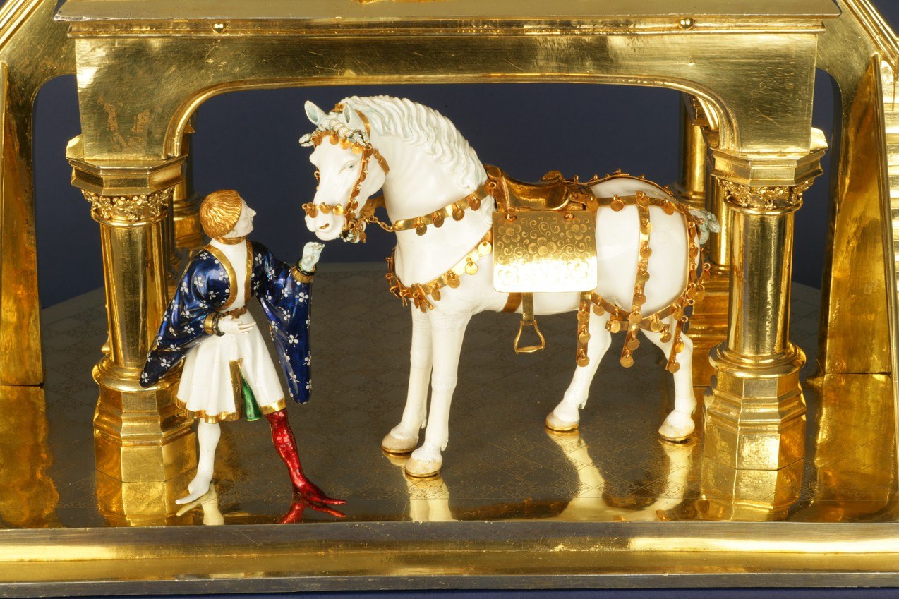 Marienalt&auml;rchen aus Gold und Email "Goldenes R&ouml;ssl" in der Schatzkammer Alt&ouml;tting, &copy; Heiner Heine