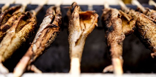 Steckerlfisch auf dem Grill, © Inn-Salzach Tourismus