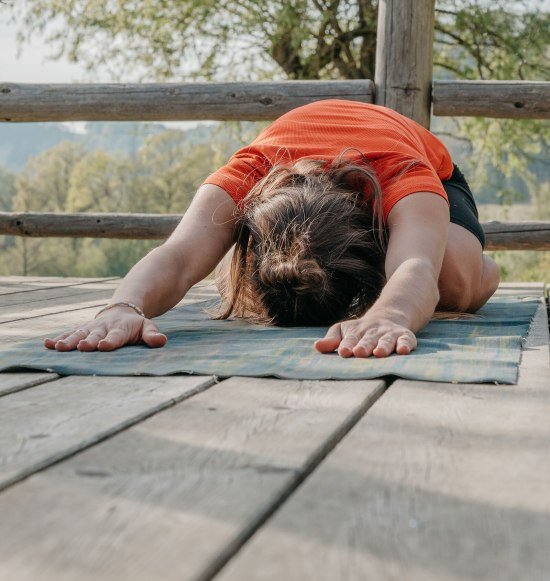 Kindeshaltung Yoga, © Inn-Salzach Tourismus