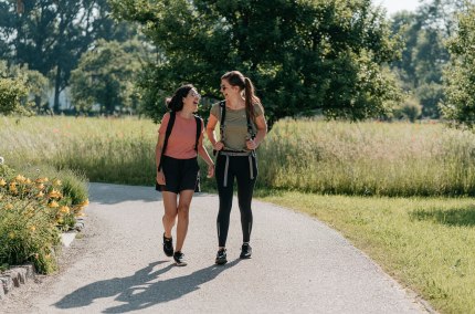 Freundinnen wandern in der Inn-Salzach Region, © Inn-Salzach Tourismus