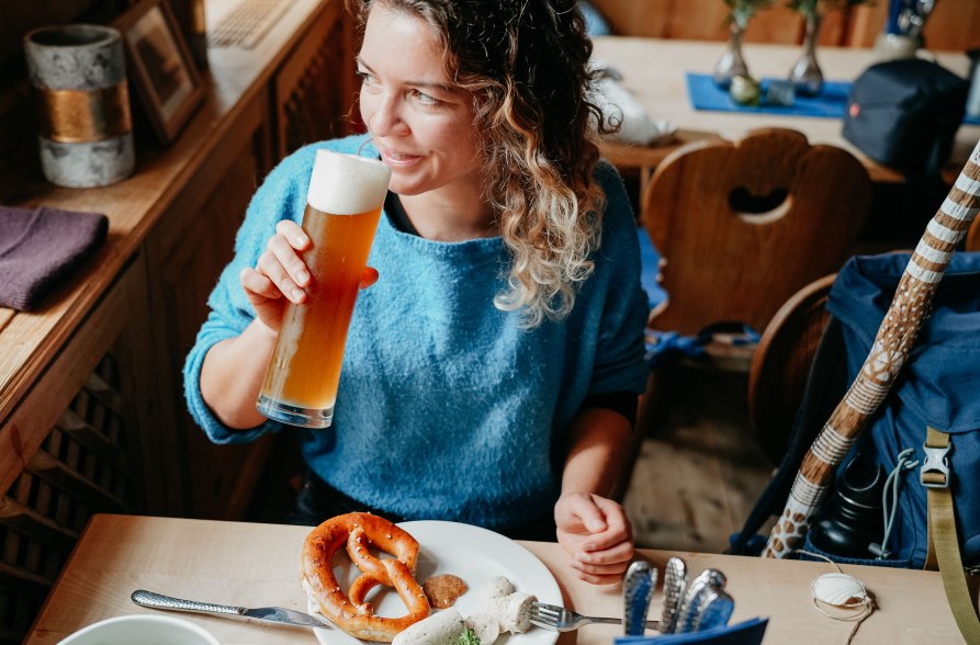 Frau trinkt Wei&szlig;bier, &copy; Inn-Salzach Tourismus