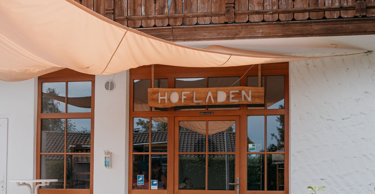 Eingang zum Hofladen des Biohofs Eisgruber, © Inn-Salzach Tourismus