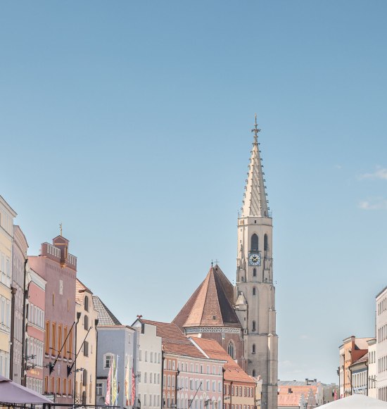 Stadtplatz mit Kirche Neuötting, © Inn-Salzach Tourismus