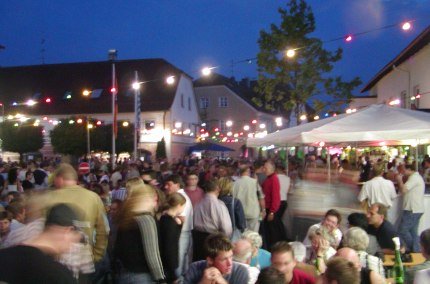 Besucher des Dorffests Ampfing, &copy; Gemeinde Ampfing