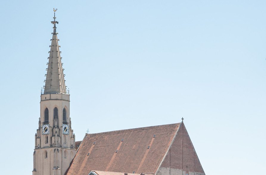 Blick auf die Stadtpfarrkirche St. Nikolaus, &copy; Inn-Salzach Tourismus