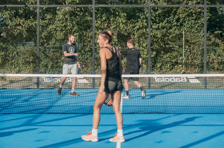 Spa&szlig; beim Spiel Padel-Tennis, &copy; Inn-Salzach Tourismus