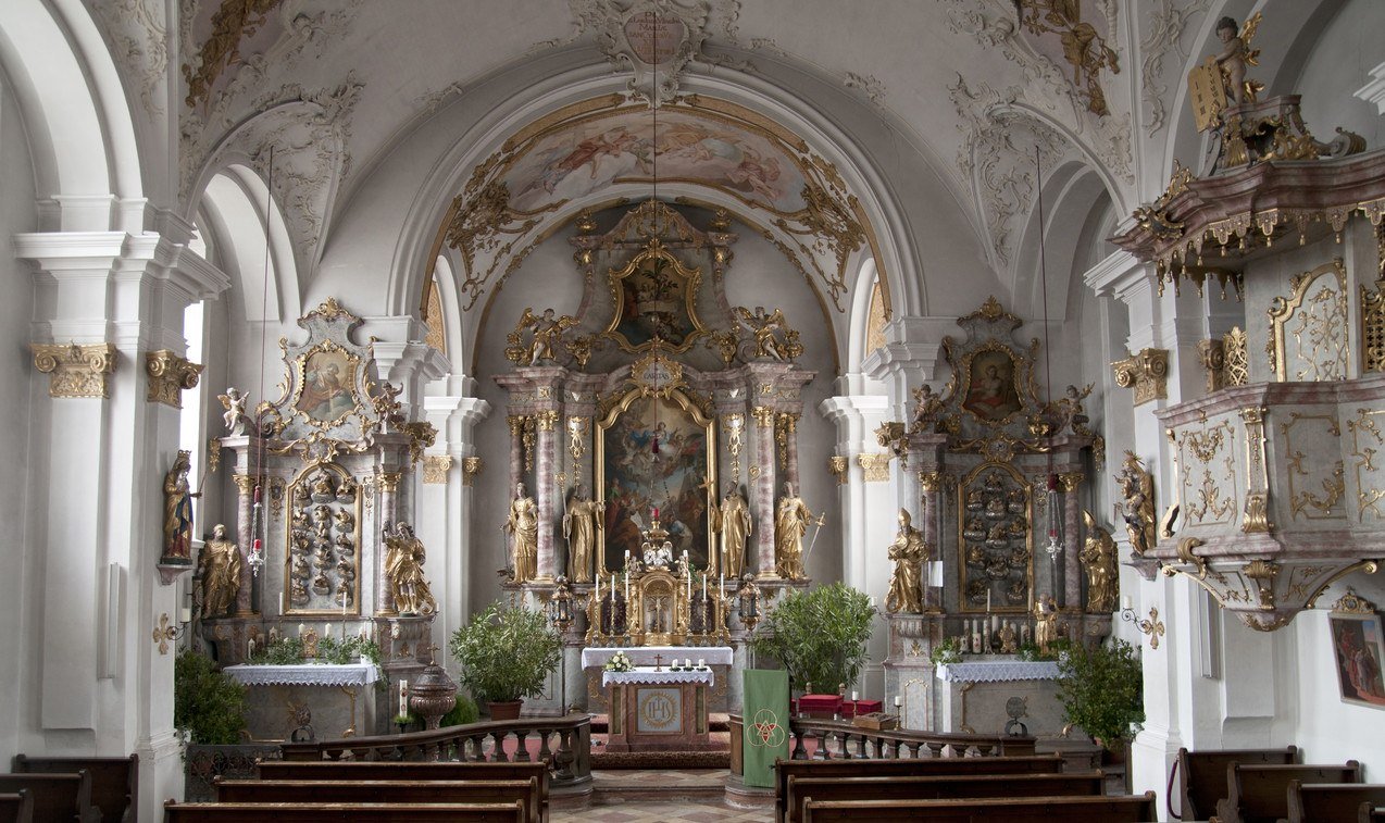 Die dreischiffige gotische Kirche Mariä Himmelfahrt im Rokokostil, © Stefan Luchs