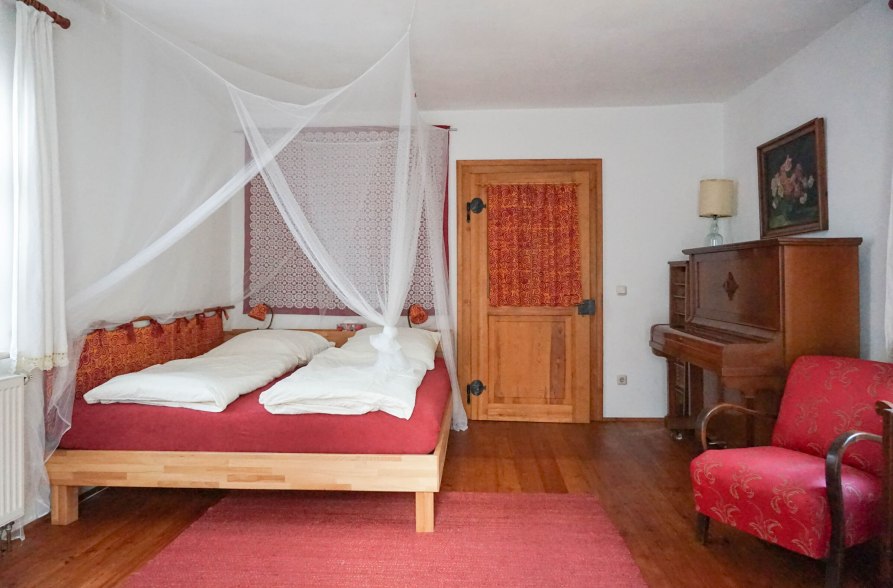 Doppelbett Mesnerhaus Burghausen, &copy; Inn-Salzach Tourismus