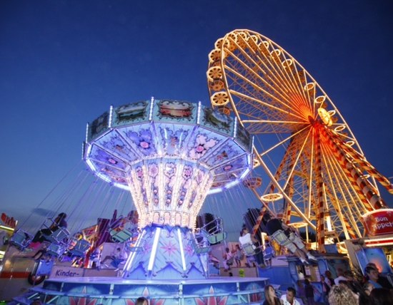 Fahrgesch&auml;fte auf dem M&uuml;hldorfer Volksfest, &copy; Heiner Heine