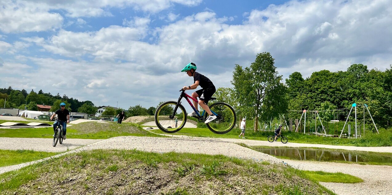 Radsportler im Bikepark Burghausen, © Stadt Burghausen