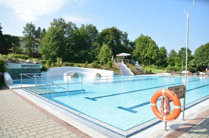 Becken im Freibad Neumarkt-St. Veit, &copy; Stadt Neumarkt-St. Veit