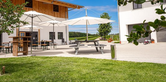 Au&szlig;enbereich Winklhof Wurmsham, &copy; Winklhof