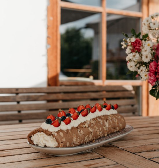 Biskuit Roulade mit Blumen, © Inn-Salzach Tourismus