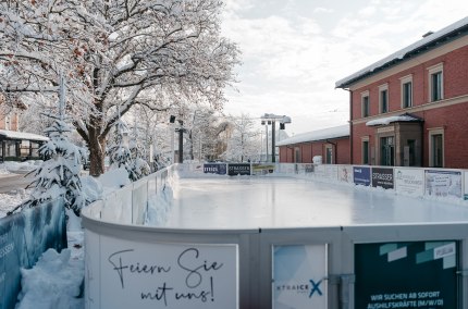 Eisbahn Alt&ouml;tting im Schnee, &copy; Inn-Salzach Tourismus