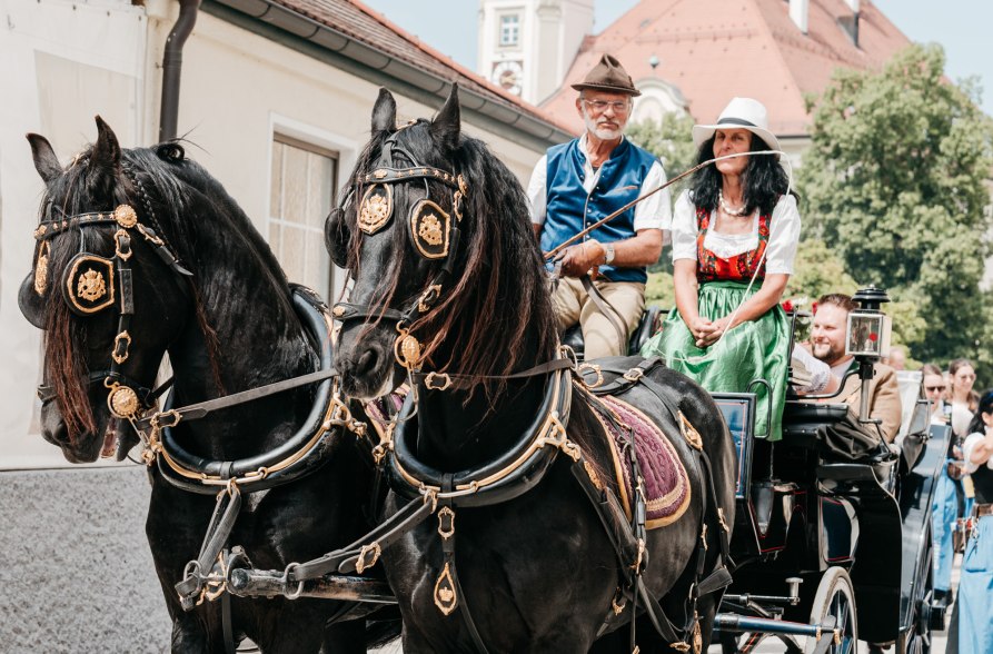 Kutsche mit Georg Hell beim Dultauszug, &copy; Tourismusverband Inn-Salzach