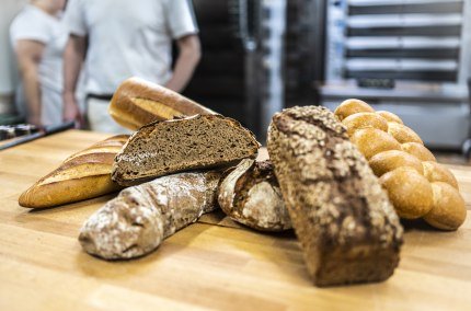 Brotsortiment in der Backstube, © Entdeckerviertel