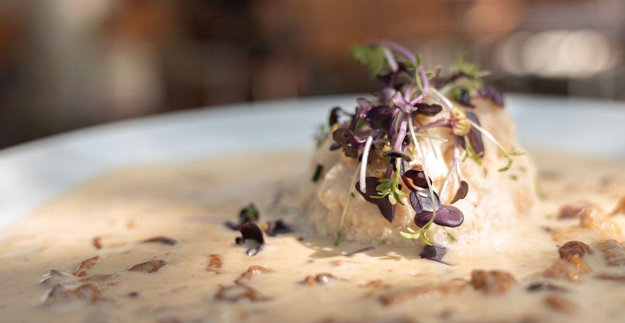 Semmelkn&ouml;del mit Sprossen dekoriert, &copy; Inn-Salzach Tourismus