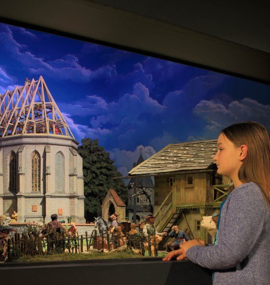 Besucher der Dioramenschau Alt&ouml;tting, &copy; Heiner Heine