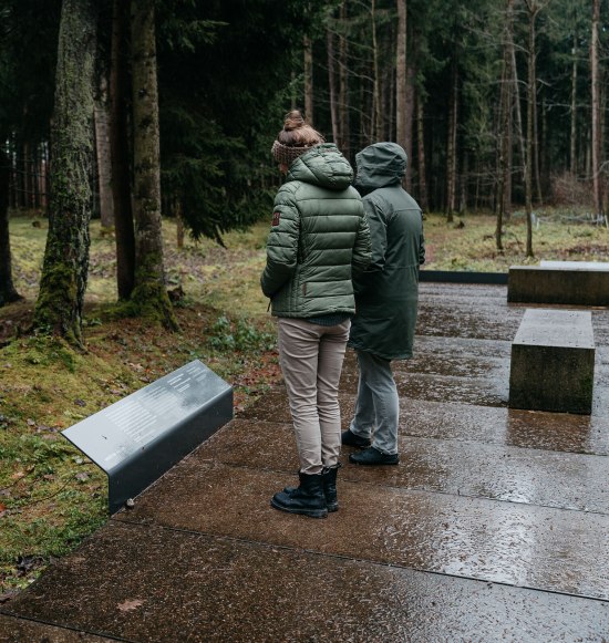 Besucher der KZ Gedenkst&auml;tte, &copy; Inn-Salzach Tourismus