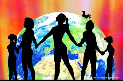 Schattenfiguren händehaltend vor der Erdkugel, © Michaela Köhler-Schaer