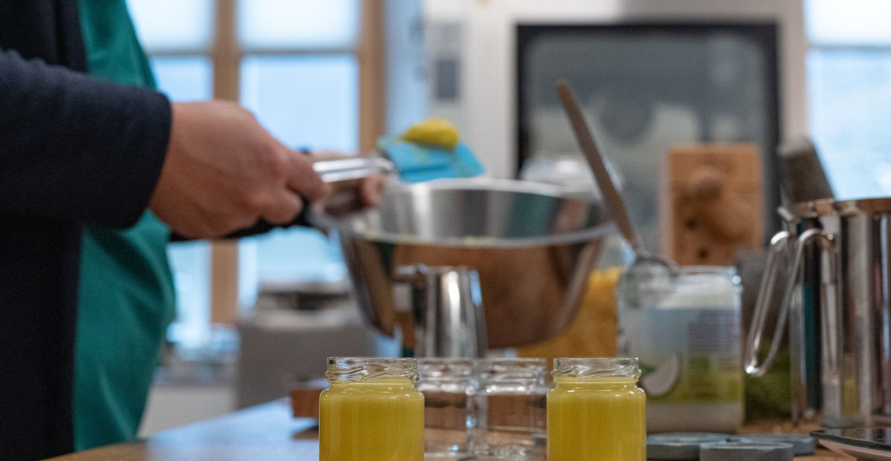 Pflegecreme selber rühren, © Tourismusverband Inn-Salzach