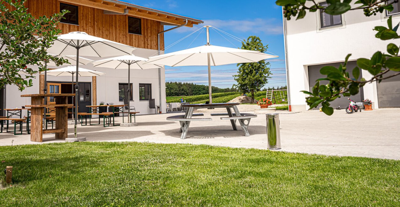 Au&szlig;enbereich Winklhof Wurmsham, &copy; Winklhof