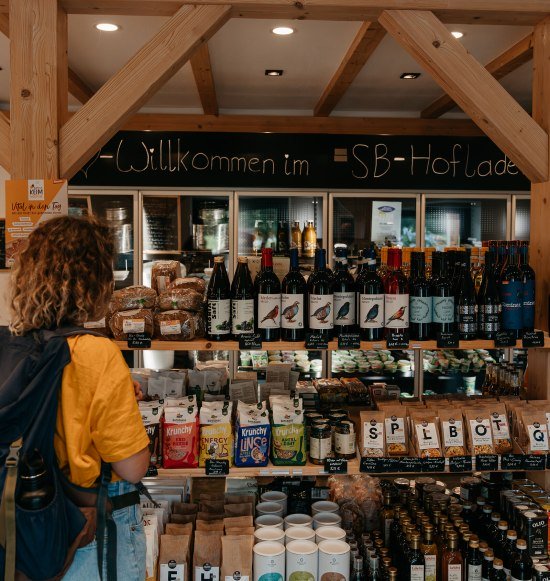 Selbstbedienungs-Hofladen der Alztaler Hofmolkerei, © Inn-Salzach Tourismus