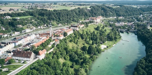 Blick auf die Burg und den Wöhrsee Burghausen, © oberbayern.de, Tobias Köhler