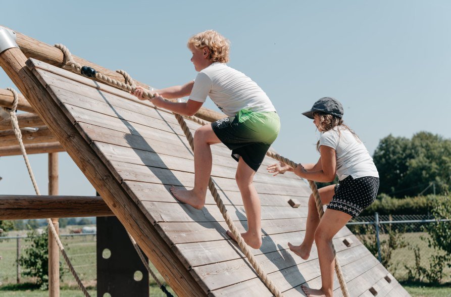 Baden und Spielen in der Grünen Lagune in Ampfing, © Inn-Salzach Tourismus