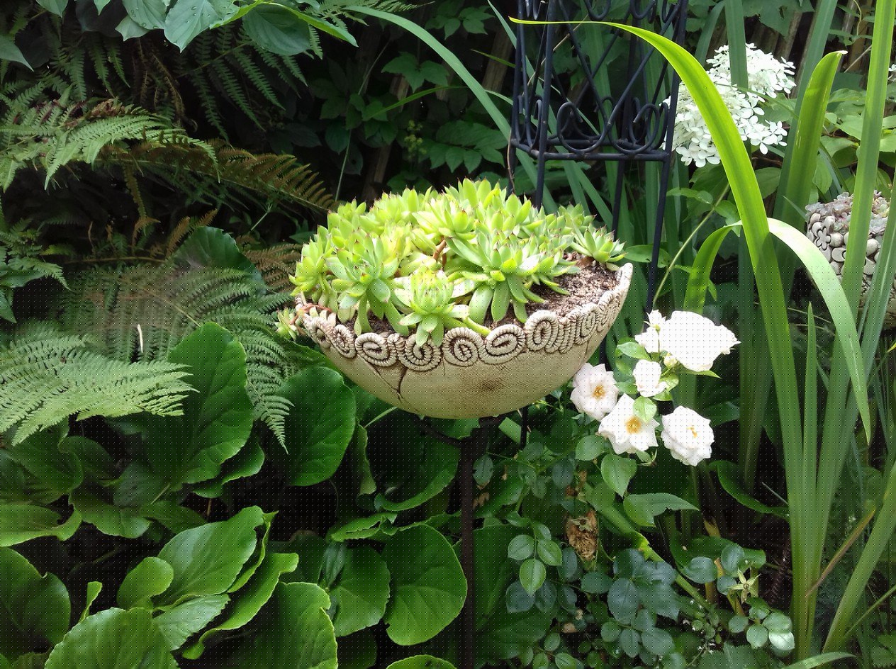 Get&ouml;pferte Blumenschale, &copy; Kasterl Kunterbunt