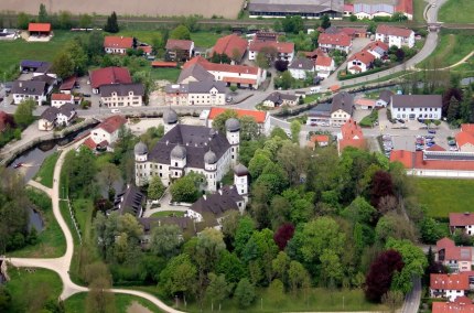 Luftaufnahme Gemeinde Schwindegg Landkreis Mühldorf a. Inn, © Luftbild24.de Thomas Müller