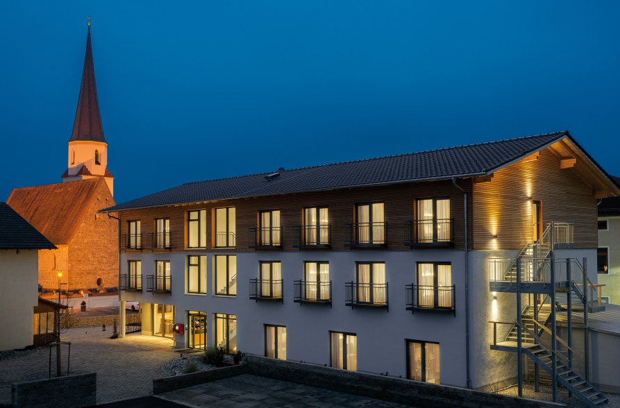 Aussenansicht Hotel Traumschmiede bei Nacht, &copy; Hotel Traumschmiede