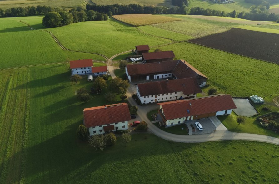 Luftaufnahme Ferienhof Wieser Obertaufkirchen, © Ferienhof Wieser