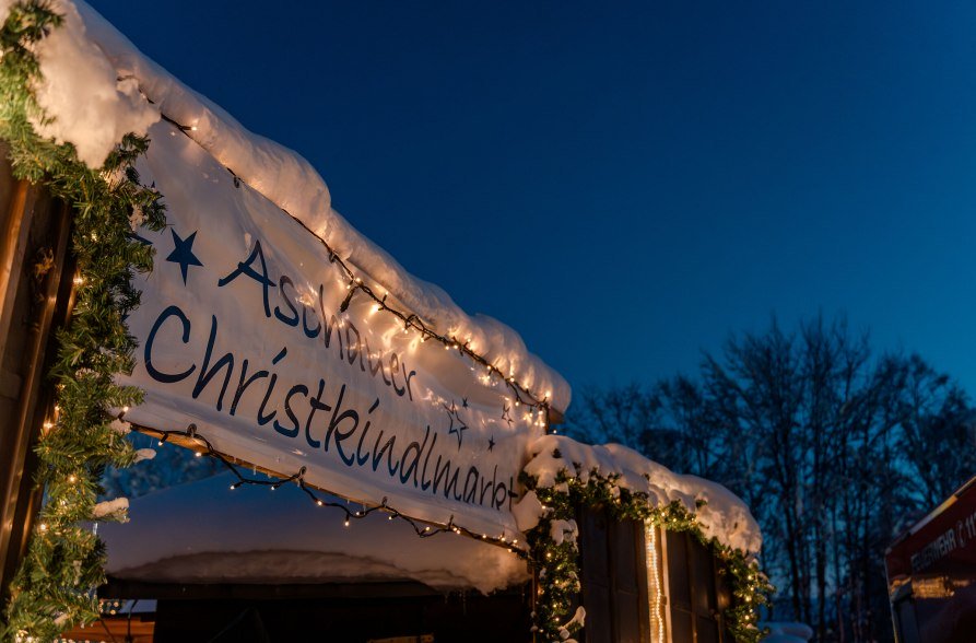 Eingangstor zum Christkindlmarkt Aschau, © Inn-Salzach Tourismus