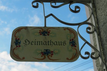 Heimathaus Ampfing Schild, © Heimathaus Ampfing