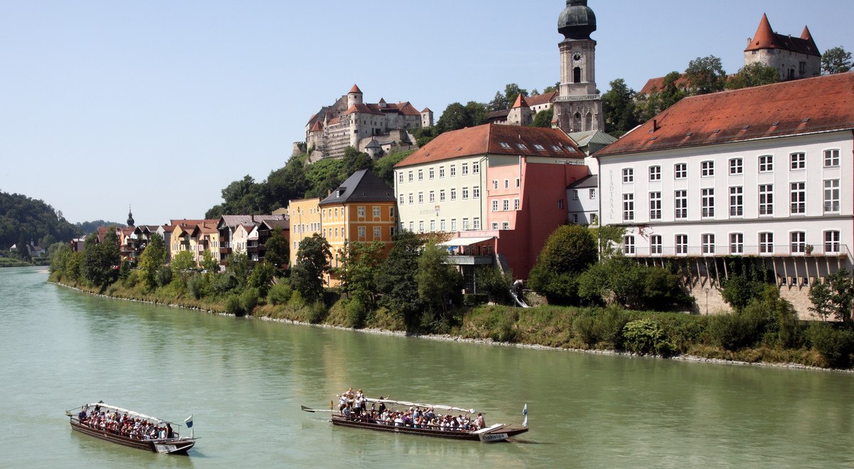Pl&auml;ttenfahrt auf der Salzach in Burghausen, &copy; Burghauser Touristik
